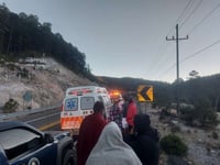 Rescatan a pasajeros de un camión en supercarretera Durango-Mazatlán