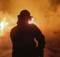 Trabajaron 24 horas en apagar incendio de aserradero en Durango