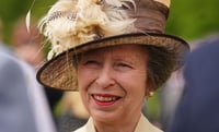 La princesa Ana del Reino Unido sale del hospital
