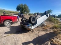 Camioneta cayó a un canal de riego en Gómez Palacio