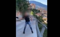 Joven lanza a gato de un puente en Italia y causa indignación | VIDEO