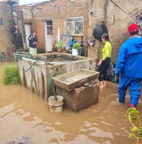 El agua se metió en 10 casas de Los Llanos