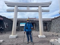 Maquívar, alpinista duranguense, escaló el Monte Fuji