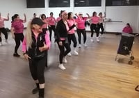 Bailaron en Conmemoración del Mes Rosa