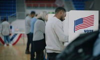 Estados republicanos no permiten observadores del Departamento de Justicia en centros de voto