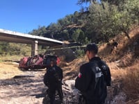 Hombre de 57 años perdió la vida en volcadura; cayó a un arroyo seco