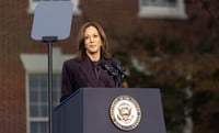 Kamala Harris reaparece en público con Joe Biden; rinden homenaje a soldados caídos por el Día de los Veteranos