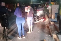 Joven choca contra un auto estacionado en Gómez Palacio