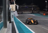 Norris gana el Gran Premio de Abu Dabi; 'Checo' Pérez abandonó la carrera