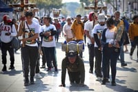 ¿Por qué la gente llega de rodillas a la iglesia el 12 de diciembre?