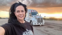 Clara Fragoso, conductora de tractocamión