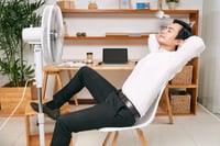 Refresca tus espacios con un ventilador de pedestal funcional y eficiente