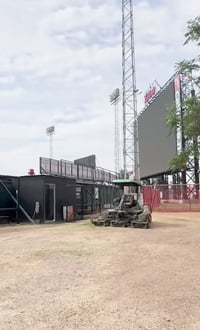 Así es la casa de la mujer que lleva más de 50 años viviendo en el estadio Francisco Villa