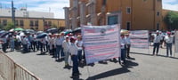 Maestros indígenas de Durango exigen atención médica digna durante desfile del 1 de mayo