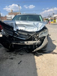 'Me quedé sin frenos', Medio Metro sufre accidente vial con su esposa y bebé abordo