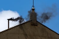 ¡Habemus Papam! Fumata blanca en el Vaticano confirma nuevo líder de la Iglesia Católica