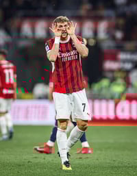 Giménez y Pulisic salvan al AC Milan 