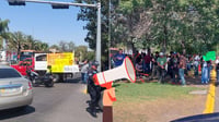 Comerciantes del Excampo Deportivo bloquean Dolores del Río; exigen frenar a informales