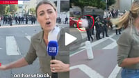 Momento exacto en que periodista es agredida con bala de goma por policías en Los Ángeles | VIDEO