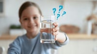 ¿Cuánta agua deben tomar los niños? Esto dicen los expertos
