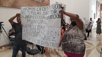 Comerciante denuncia acoso de inspectores afuera del ISSSTE