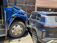Autobús choca contra camioneta en Centro de Durango