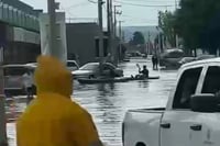 Tormenta en Durango deja a colonia Jalisco bajo el agua; vecinos usan canoas | VIDEO