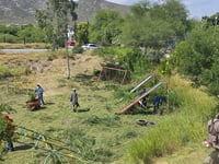 Dan mantenimiento a plazas públicas de Lerdo