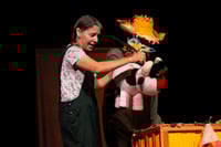 Presentan 'La vaca que se creía mariposa'