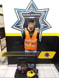 Detienen a joven por presunto robo a casa en El Ciprés