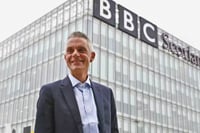 Renuncia director y jefa de informativos de la BBC tras polémica por documental sobre Trump