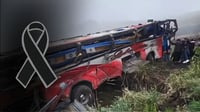 Autobús cae en ladera de una montaña; hay 13 muertos | VIDEO