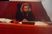 Multa de 1.4 mdp a una abogada desata indignación nacional; destituyen a la jueza que la impuso