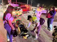 Hermanos quedan lesionados tras accidente en moto, en Gómez Palacio