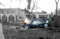 Autoridades investigan explosión frente a la Policía de Coahuayana; trasladan a heridos por vía aérea