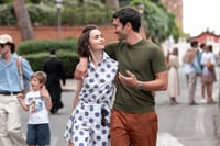 'Emily en París', en el top de Netflix pero con gran crítica