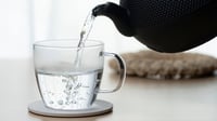 ¿Es bueno tomar agua caliente?