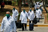 Guatemala pone fin a convenio con médicos cubanos; anuncia reemplazo con personal nacional