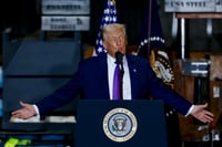 Trump dice que arancel es 'su palabra favorita' en mitin republicano en Georgia