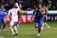 Cruz Azul derrota al superlíder Chivas