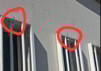 Encapuchados retiran lonas de los Centros de Salud de Gómez y Lerdo