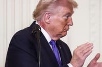 Captan erupción en el cuello de Donald Trump