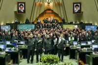 La Guardia Revolucionaria de Irán dice haber atacado un buque destructor de EE.UU.