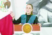 Claudia no cede en quitar 'pluris'