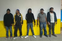 Detienen a 5 por drogarse en calles de la Divisón del Norte