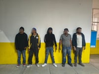 Detienen a 5 por drogarse en la calle