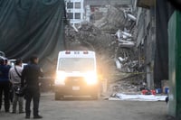 Se desploma edificio en demolición en CDMX; un muerto, un herido y dos atrapados