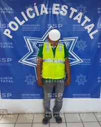 Circulaba en carro con placas sobrepuestas