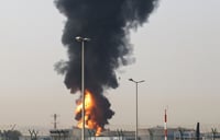 Irán ataca y prende fuego a una refinería en Catar y a un depósito de combustible en Riad