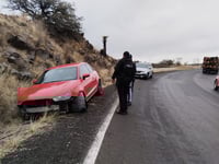 Joven sufre aparatoso accidente en la libre Durango-Mazatlán